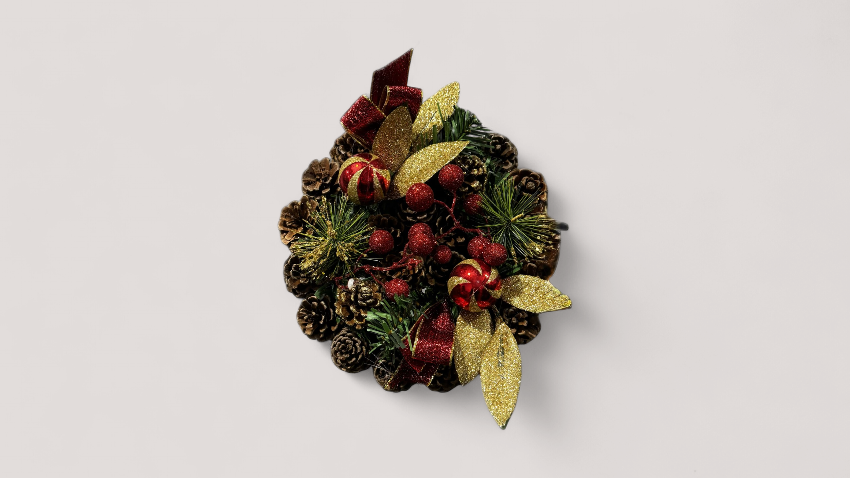 Coroniță din conuri de brad