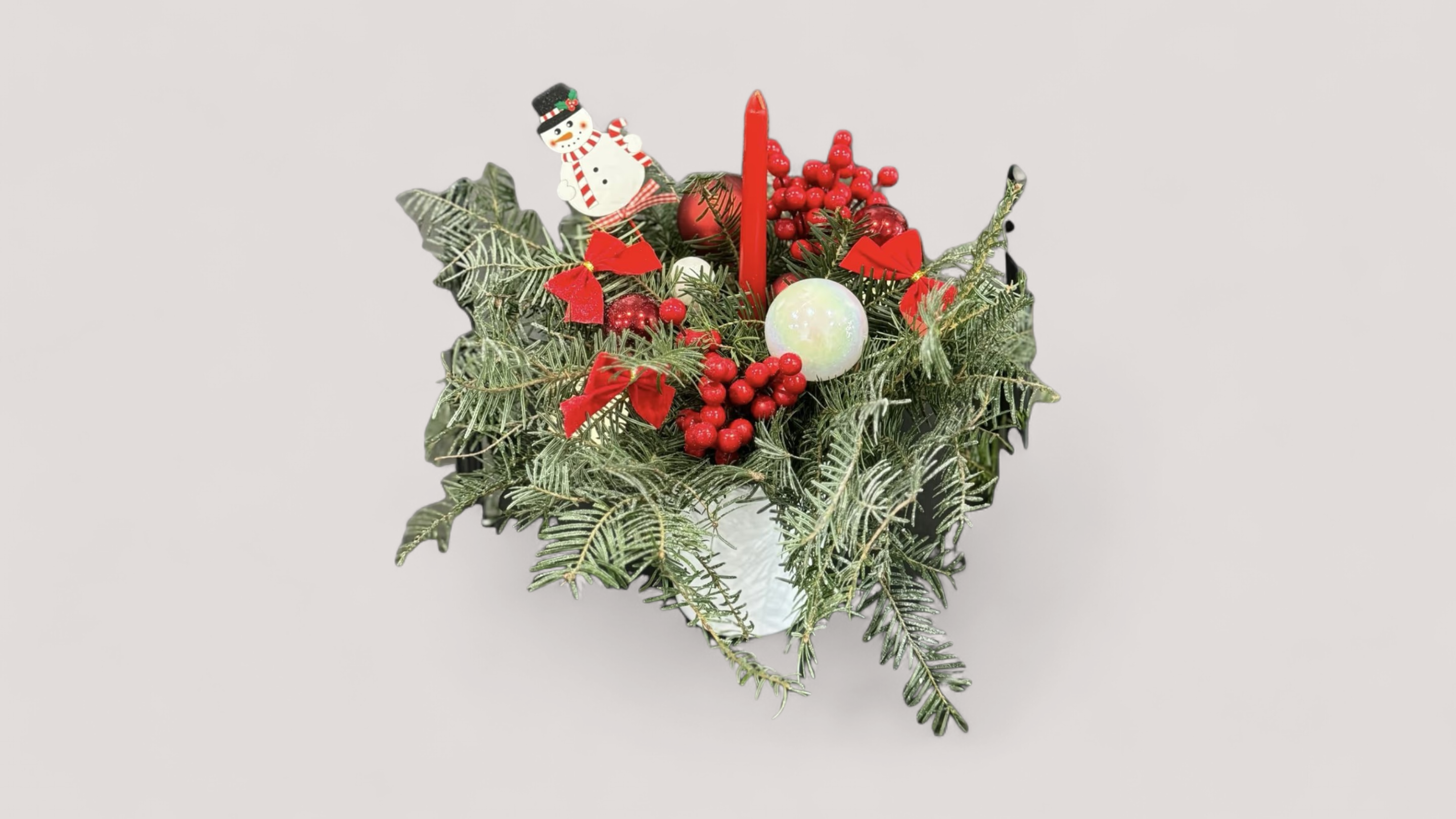 Aranjament cu lumânare și brad natural