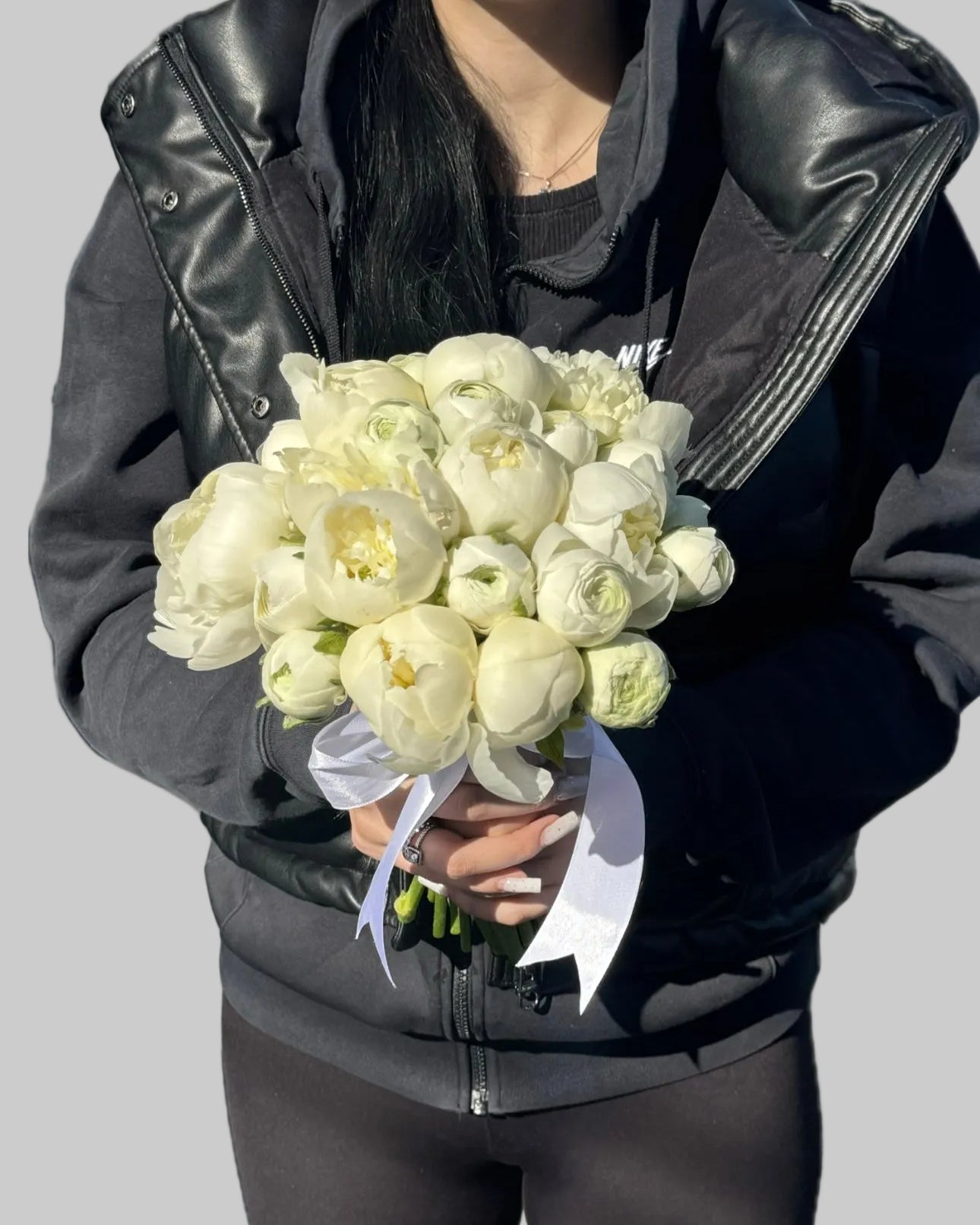 Buchet mireasă bujori și ranunculus