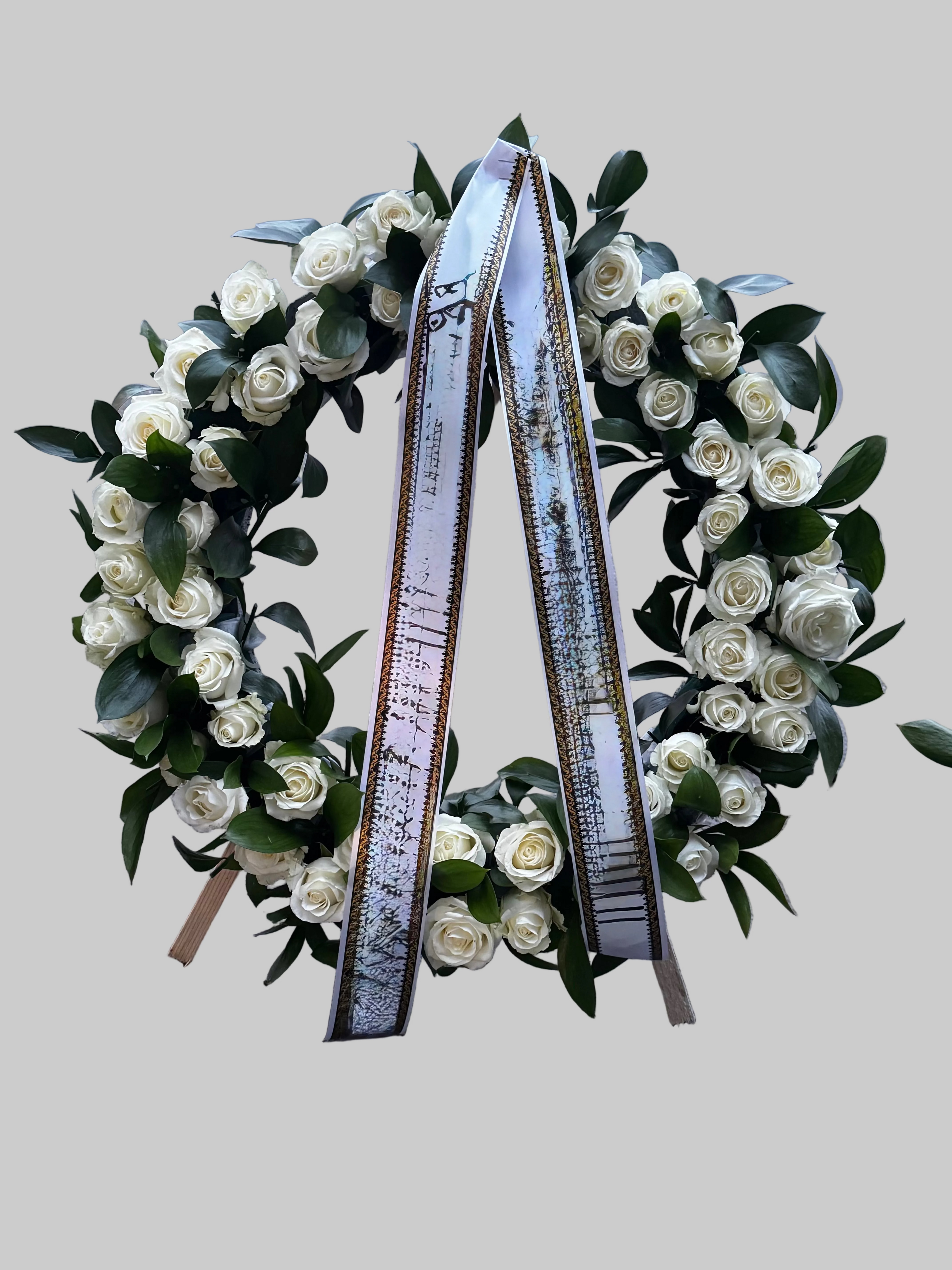 Coroană funerară trandafiri albi