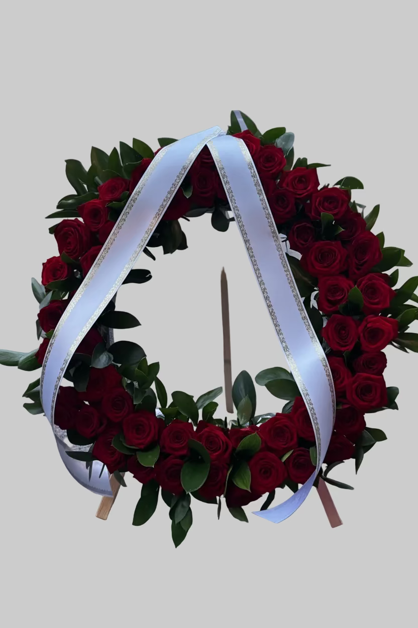 Coroană funerară cu trandafiri roșii