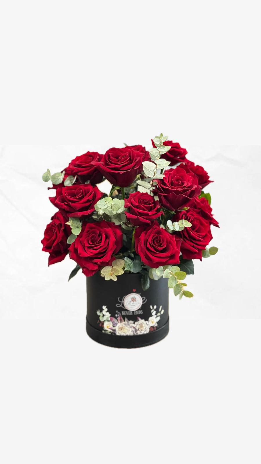 ARANJAMENT TRANDAFIRI SI EUCALIPT